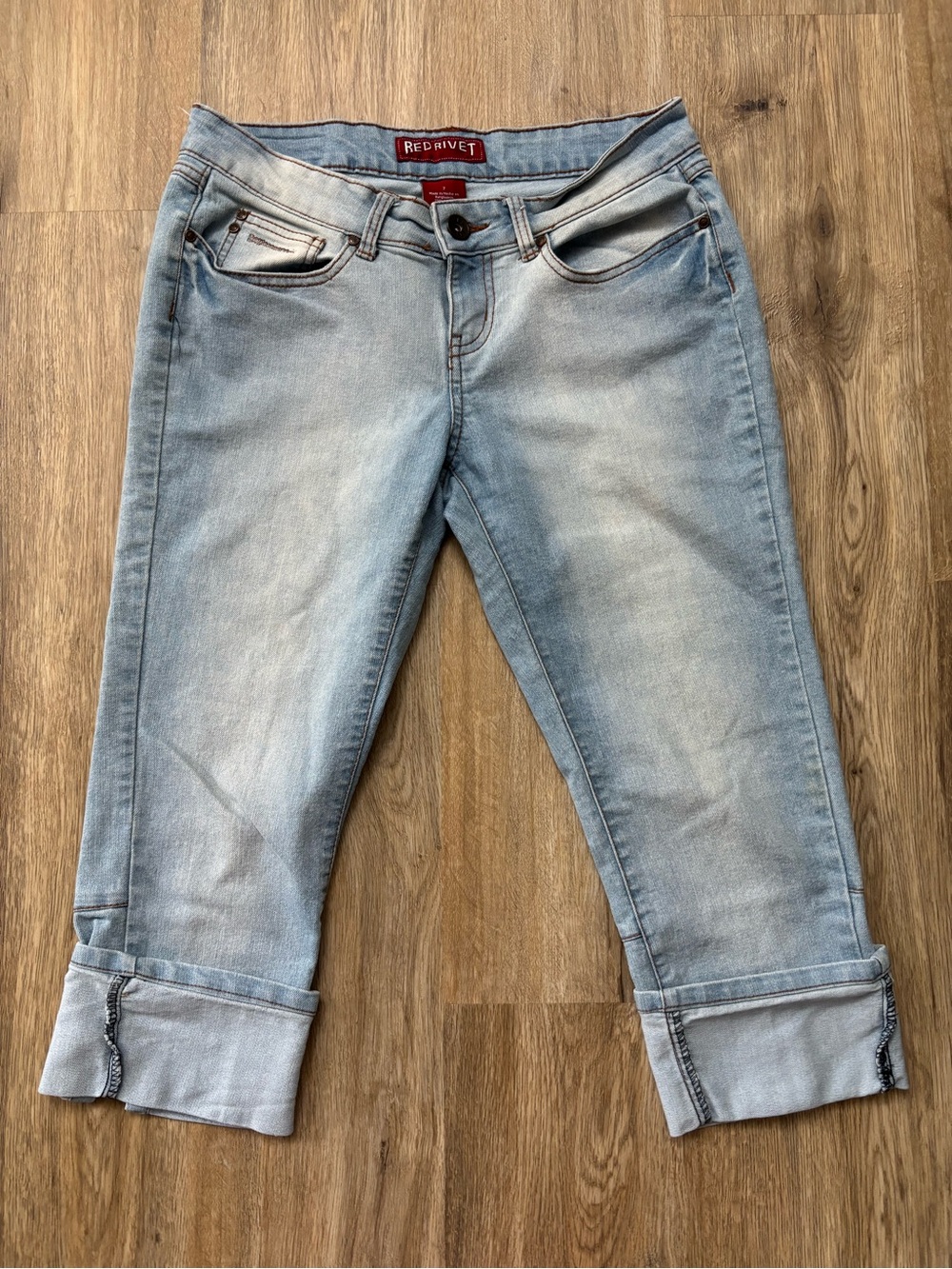 Red Rivet Women's Light Blue Wash Denim Capri Jeans